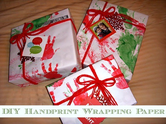 Such a neat idea! Shows you how to make your own wrapping paper for Christmas gifts! 