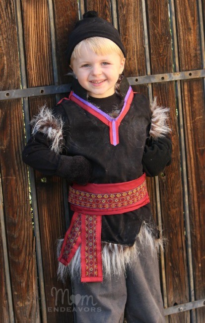 DIY-Kristoff-Costume-via-momendeavors.com_