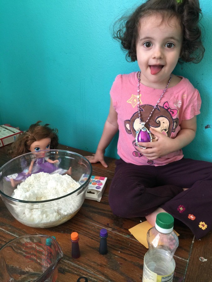 baking cupcakes with sofia the first