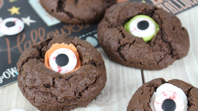 Spooky Halloween Cookies - Eyeball Thumbprint Cookies